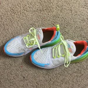 Neon Nike 270